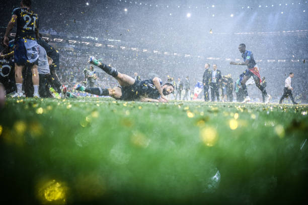 通过与著名 通过与著名